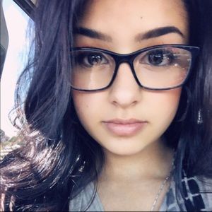 Meet your Posher, Esmeralda